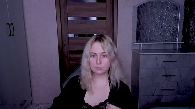 Snapshot of Kristy-Max chatting on April 28, 2026, 2:27 am Kristy-Max online show from April 28, 2026, 2:27 am