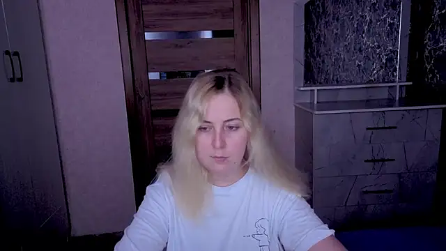 Snapshot of Kristy-Max chatting on May 30, 2026, 7:08 pm Kristy-Max online show from May 30, 2026, 7:08 pm