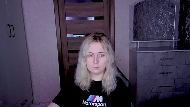 Snapshot of Kristy-Max chatting on April 28, 2026, 9:30 pm Kristy-Max online show from April 28, 2026, 9:30 pm
