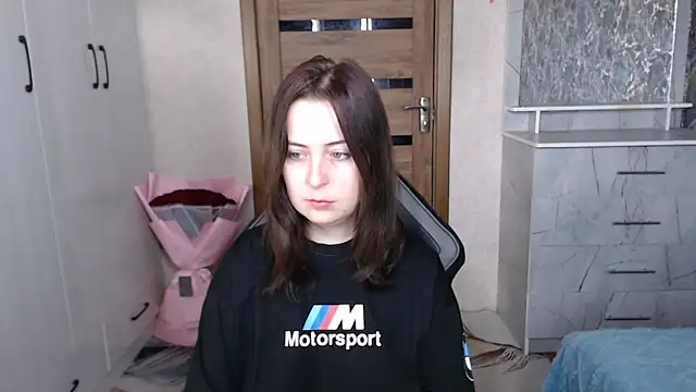 Kristy-Max online show from November 7, 2025, 4:39 am