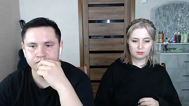 Snapshot of Kristy-Max chatting on March 2, 2025, 10:13 pm Kristy-Max online show from March 2, 2025, 10:13 pm