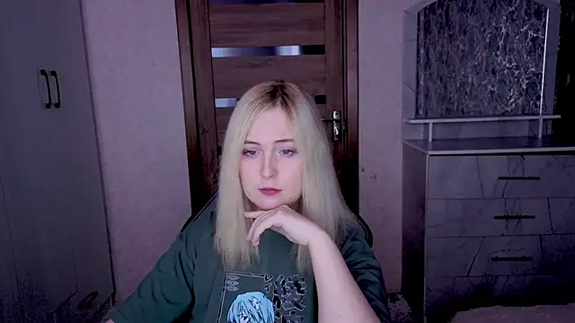 Snapshot of Kristy-Max chatting on April 7, 2026, 8:54 pm Kristy-Max online show from April 7, 2026, 8:54 pm