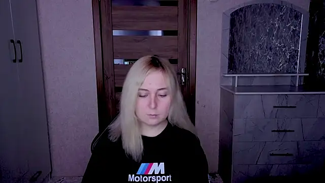 Snapshot of Kristy-Max chatting on April 21, 2026, 1:42 am Kristy-Max online show from April 21, 2026, 1:42 am
