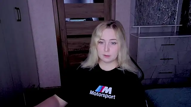 Snapshot of Kristy-Max chatting on May 20, 2026, 8:17 pm Kristy-Max online show from May 20, 2026, 8:17 pm