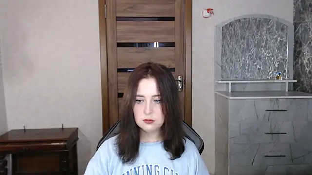 Snapshot of Kristy-Max chatting on October 18, 2025, 8:22 pm Kristy-Max online show from October 18, 2025, 8:22 pm
