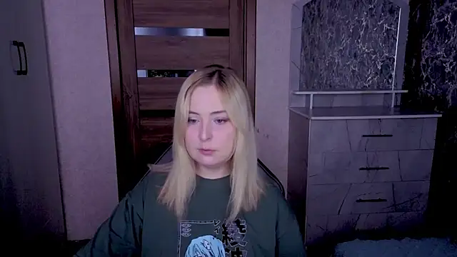 Snapshot of Kristy-Max chatting on May 18, 2026, 9:08 pm Kristy-Max online show from May 18, 2026, 9:08 pm