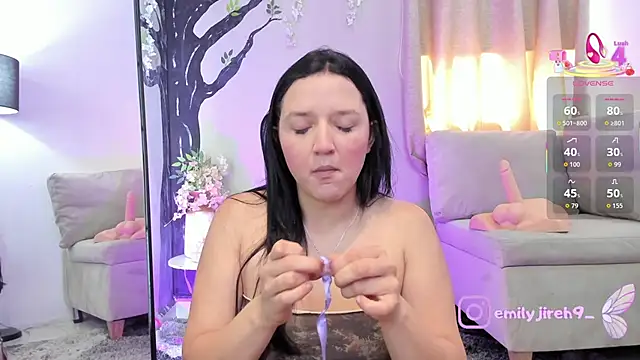 Snapshot of _EmilyJireh_ chatting on January 13, 2026, 7:40 pm EmilyJireh online show from January 13, 2026, 7:40 pm