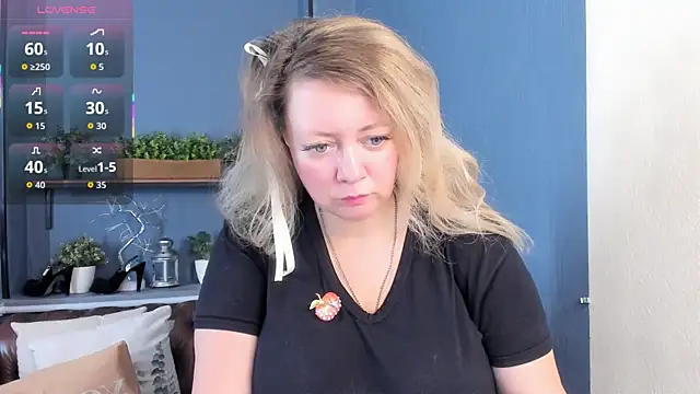 JesiaFoxi online show from December 17, 2025, 1:16 pm