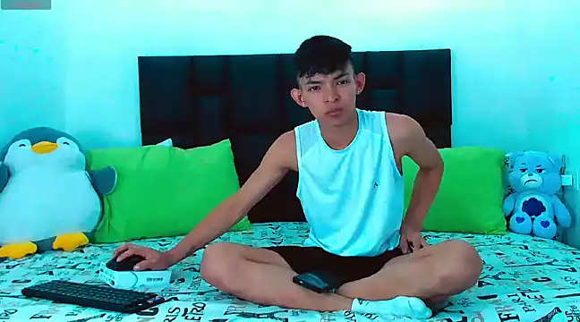 Tonny twink  online show from February 6, 2025, 4:53 am