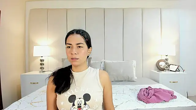 Snapshot of lyzzi_smith01 chatting on February 25, 2025, 1:00 pm lyzzi smith01 online show from February 25, 2025, 1:00 pm