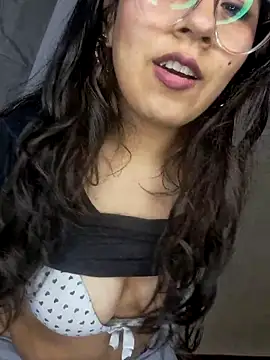 Snapshot of MishuColfer chatting on October 28, 2025, 4:57 am MishuColfer online show from October 28, 2025, 4:57 am