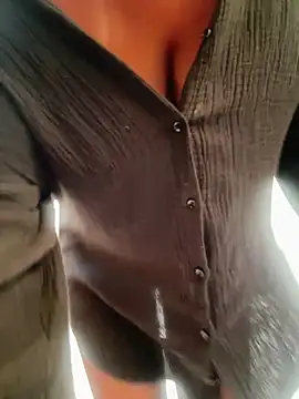 Snapshot of NatiLove35 chatting on December 14, 2025, 8:09 am NatiLove35 online show from December 14, 2025, 8:09 am