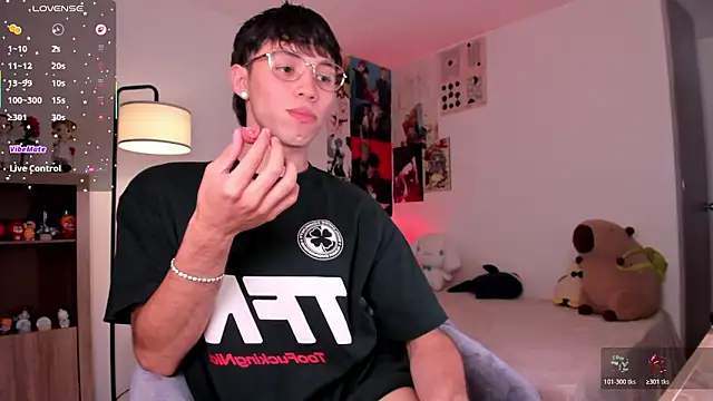 Snapshot of angel_bless19 chatting on February 3, 2026, 9:09 pm angel bless19 online show from February 3, 2026, 9:09 pm