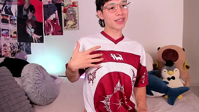 Snapshot of angel_bless19 chatting on January 6, 2026, 8:35 pm angel bless19 online show from January 6, 2026, 8:35 pm