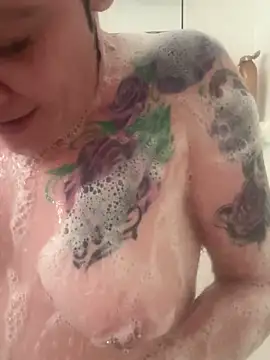 Snapshot of RavenRayyy chatting on December 15, 2025, 11:10 pm RavenRayyy online show from December 15, 2025, 11:10 pm