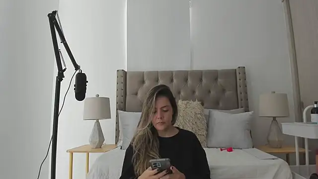 Snapshot of atenea_erotic chatting on November 13, 2025, 8:02 pm atenea erotic online show from November 13, 2025, 8:02 pm