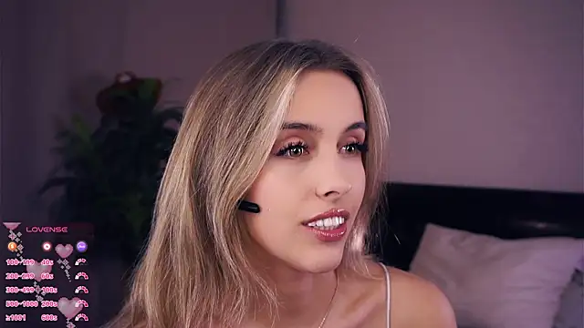 FannyHewson online show from September 24, 2025, 5:19 pm