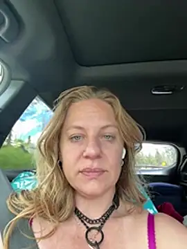 Peaches N Kreme online show from June 28, 2026, 8:59 pm