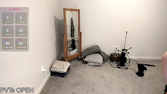 Snapshot of Peaches_N_Kreme chatting on November 4, 2025, 2:59 am Peaches N Kreme online show from November 4, 2025, 2:59 am