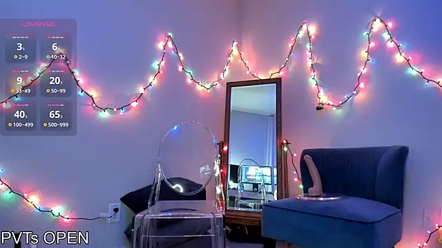 Snapshot of Peaches_N_Kreme chatting on December 2, 2025, 4:14 am Peaches N Kreme online show from December 2, 2025, 4:14 am