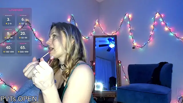 Snapshot of Peaches_N_Kreme chatting on December 4, 2025, 2:54 am Peaches N Kreme online show from December 4, 2025, 2:54 am