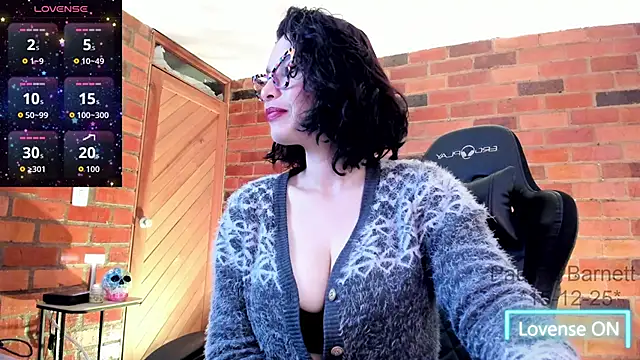 paulinabarnett- online show from December 15, 2025, 5:02 am