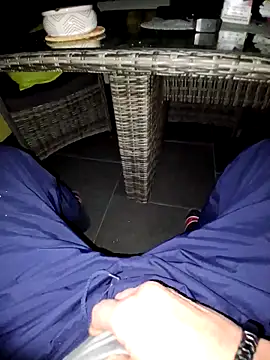 Snapshot of schlonzi81 chatting on November 21, 2025, 10:31 pm schlonzi81 online show from November 21, 2025, 10:31 pm