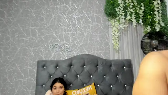 Snapshot of JustiinJazmin chatting on February 15, 2025, 8:12 pm JustiinJazmin online show from February 15, 2025, 8:12 pm