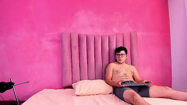 JustiinJazmin online show from December 15, 2025, 7:09 pm