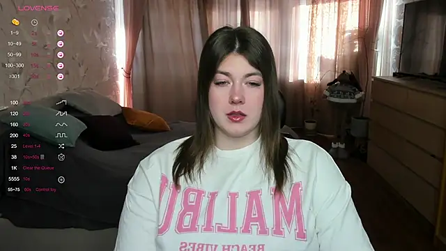 Snapshot of Katherine_crafty chatting on February 25, 2025, 4:03 am Katherine crafty online show from February 25, 2025, 4:03 am