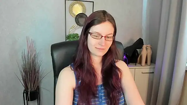 emmaxDelight online show from June 1, 2026, 5:29 am