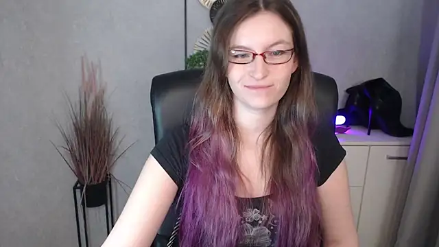 Snapshot of emmaxDelight chatting on November 5, 2025, 6:27 am emmaxDelight online show from November 5, 2025, 6:27 am