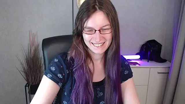 Snapshot of emmaxDelight chatting on November 14, 2025, 7:01 am emmaxDelight online show from November 14, 2025, 7:01 am