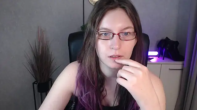 Snapshot of emmaxDelight chatting on December 5, 2025, 6:23 am emmaxDelight online show from December 5, 2025, 6:23 am