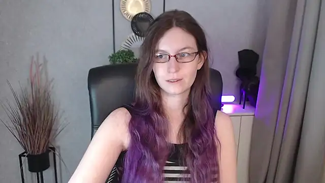 Snapshot of emmaxDelight chatting on November 18, 2025, 6:39 am emmaxDelight online show from November 18, 2025, 6:39 am