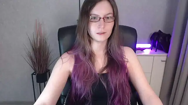 Snapshot of emmaxDelight chatting on December 4, 2025, 7:18 am emmaxDelight online show from December 4, 2025, 7:18 am