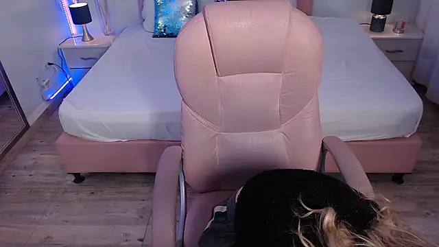 zoe jones13 online show from March 9, 2026, 3:32 am