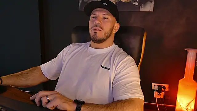 AngeloEric online show from December 21, 2025, 8:16 am