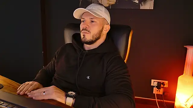 Snapshot of AngeloEric chatting on December 5, 2025, 12:26 pm AngeloEric online show from December 5, 2025, 12:26 pm