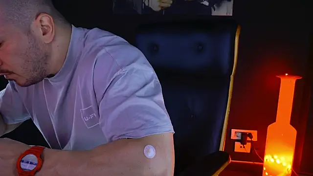 Snapshot of AngeloEric chatting on February 9, 2025, 10:00 pm AngeloEric online show from February 9, 2025, 10:00 pm