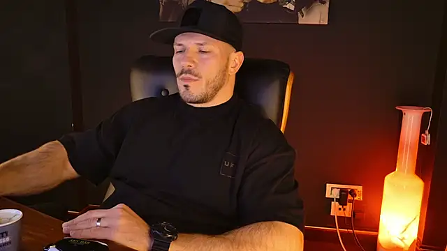 AngeloEric online show from December 17, 2025, 2:22 pm