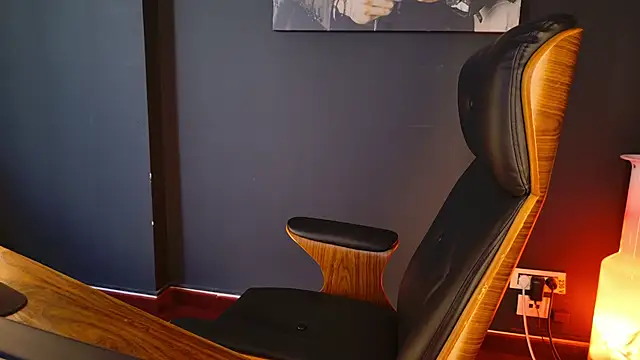 Snapshot of AngeloEric chatting on October 22, 2025, 12:37 pm AngeloEric online show from October 22, 2025, 12:37 pm