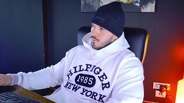 Snapshot of AngeloEric chatting on January 28, 2025, 7:43 am AngeloEric online show from January 28, 2025, 7:43 am