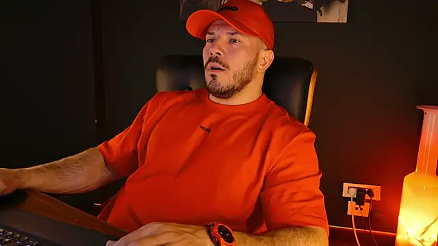 Snapshot of AngeloEric chatting on December 14, 2025, 1:39 pm AngeloEric online show from December 14, 2025, 1:39 pm