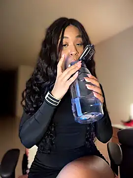 Snapshot of bella__honey chatting on February 28, 2026, 2:22 am bella honey online show from February 28, 2026, 2:22 am