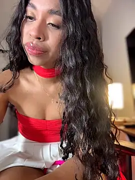 Snapshot of bella__honey chatting on January 7, 2026, 4:39 am bella honey online show from January 7, 2026, 4:39 am