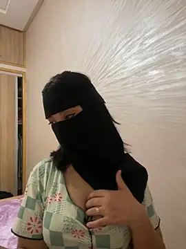 jijijoudia online show from October 6, 2025, 1:07 am