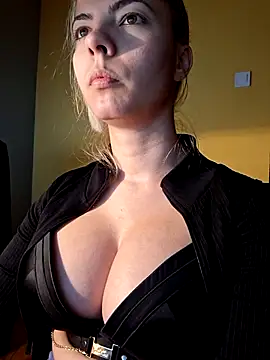 allinqueen online show from March 26, 2026, 6:17 pm