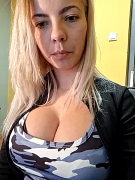 allinqueen online show from March 9, 2026, 8:12 pm