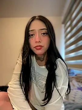 Snapshot of ANDREA_FERRY chatting on October 22, 2025, 11:36 pm ANDREA FERRY online show from October 22, 2025, 11:36 pm